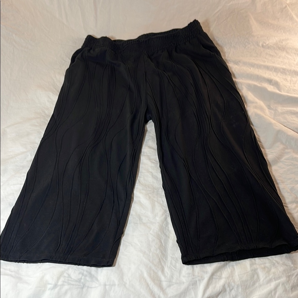 Coco + Carmen Charcoal Textured Wide leg Capri